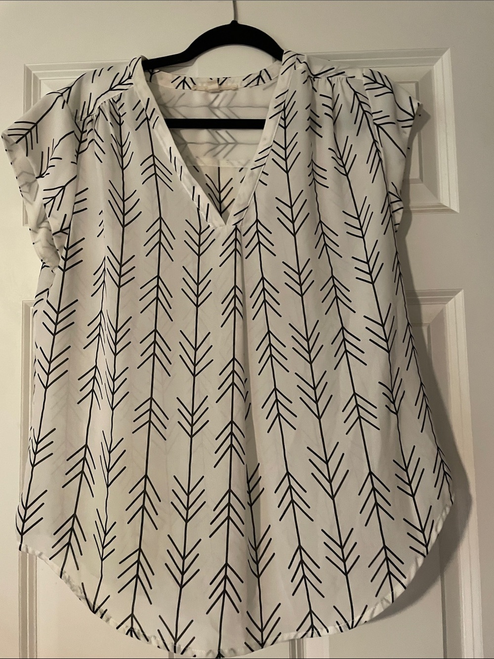 fun 2 fun White Blouse with Black Arrow Print V-Neck